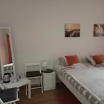 Gloria Rooms And Apartment